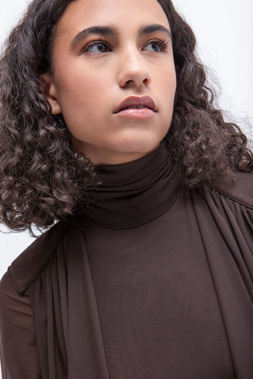 VESTIDO CORTO TULL BROWN