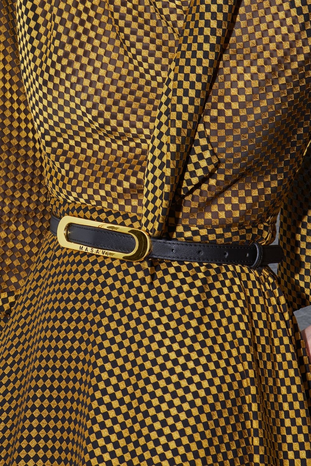 CINTURON PIEL NEGRO ORO