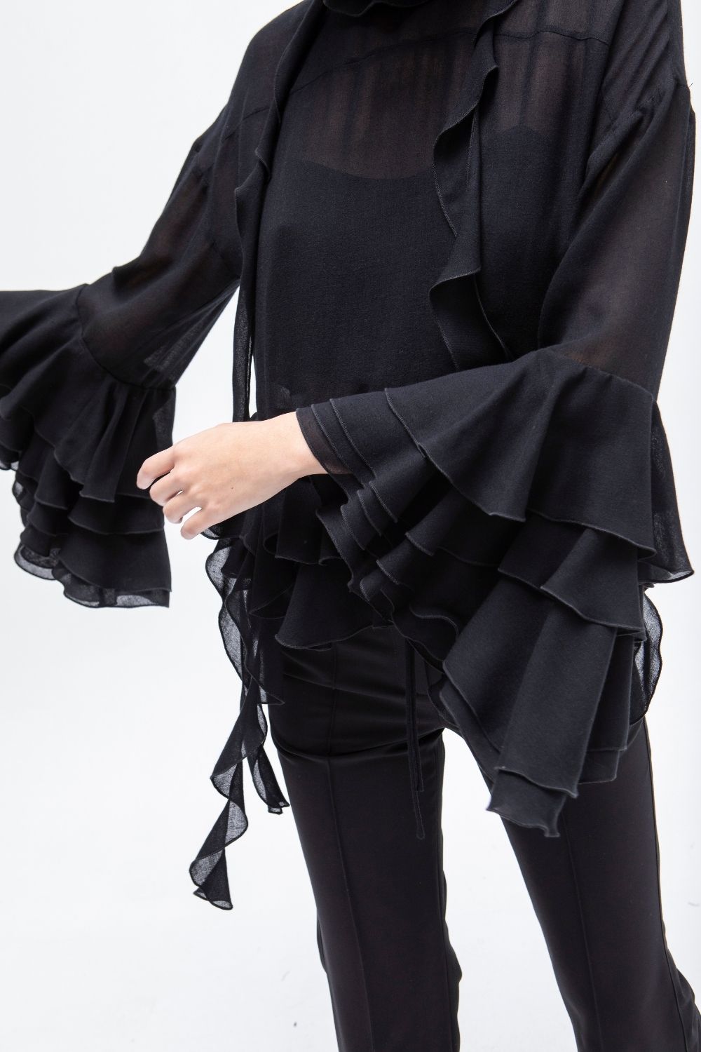 BLUSA VOLANTES GVL NEGRO