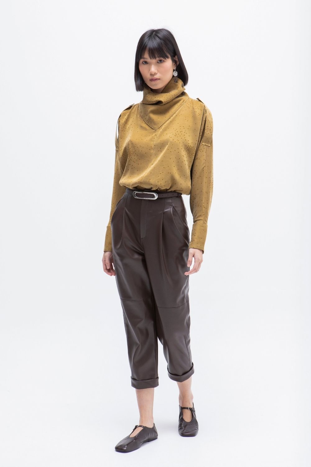 PANTALON BOYFRIEND ECOPIEL PISOLO MARRON