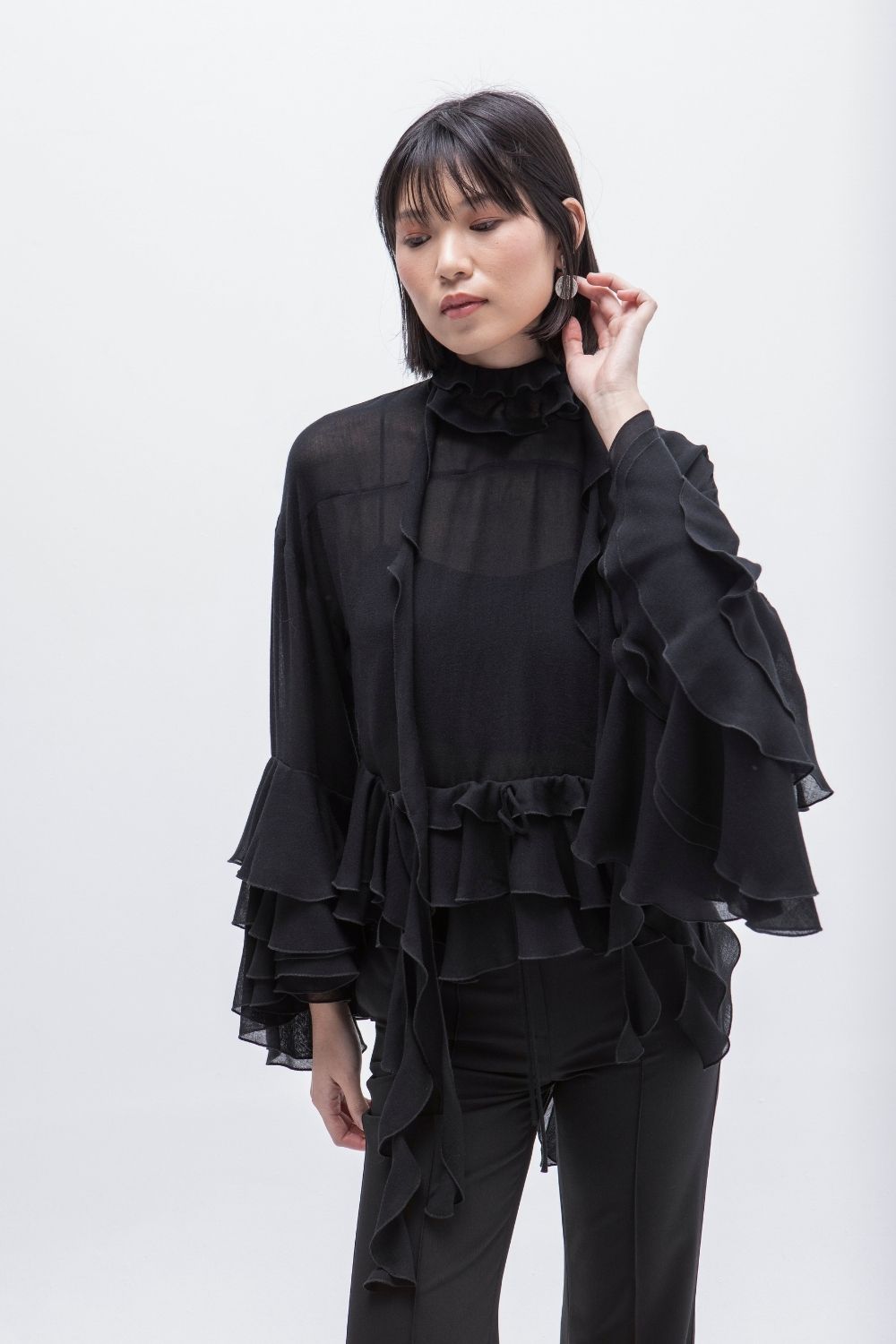 BLUSA VOLANTES GVL NEGRO