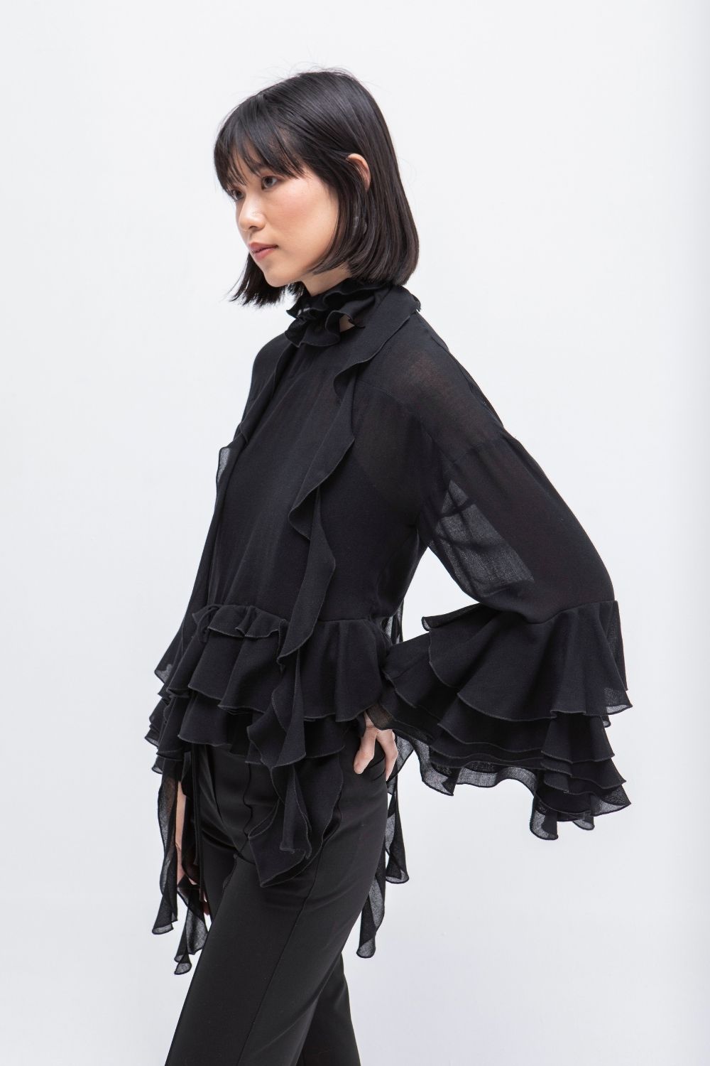 BLUSA VOLANTES GVL NEGRO