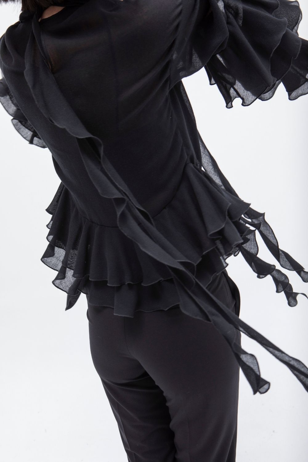 BLUSA VOLANTES GVL NEGRO