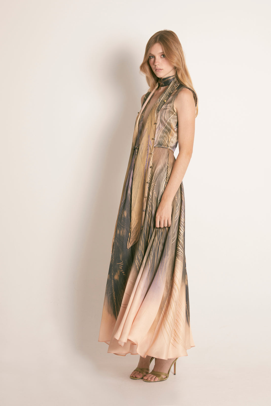 MAXI VESTIDO LARGO GRETA PLUMAS