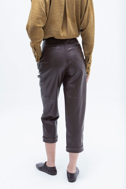 PANTALON BOYFRIEND ECOPIEL PISOLO MARRON